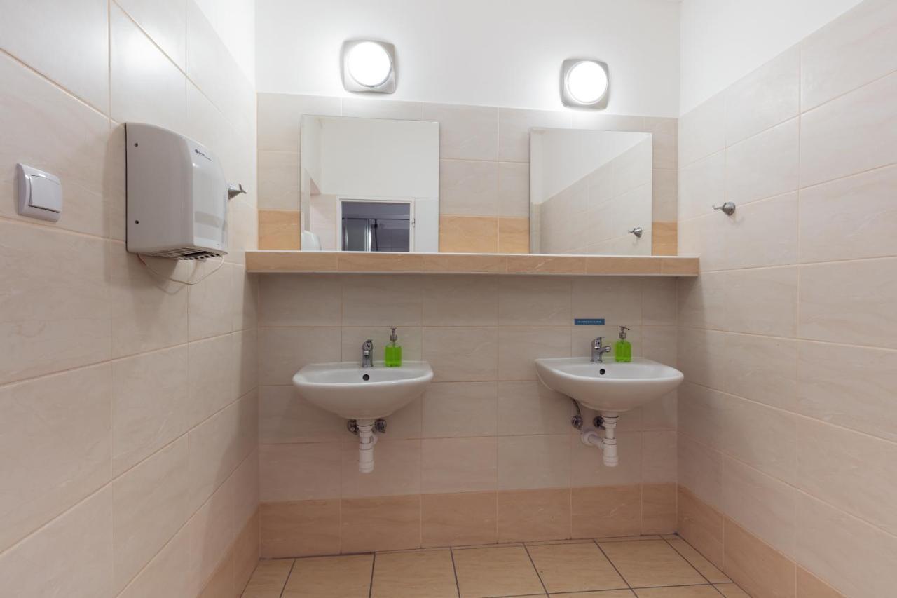 Vierbettzimmer mit Gemeinschaftsbad